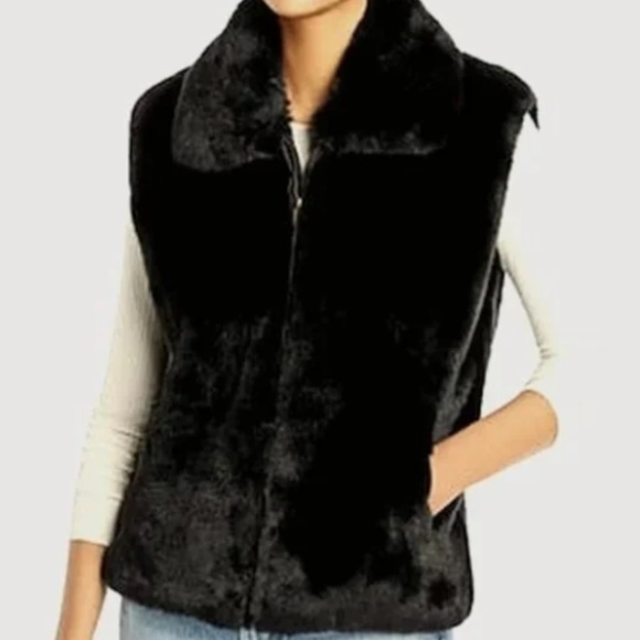 Surreal Jackets & Blazers - LIKE NEW! Women's Bloomingdales Surrell Black Faux Fur Vest - M/L